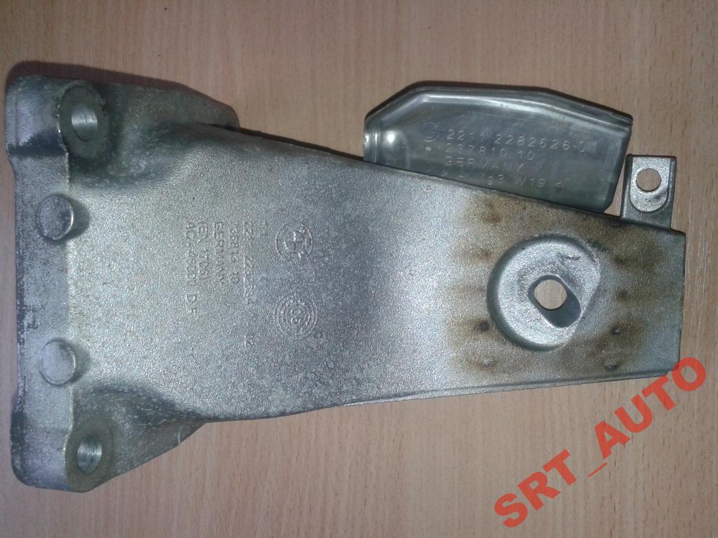 Łapa silnika prawa BMW e60 e61 e63 e64 M5 M6