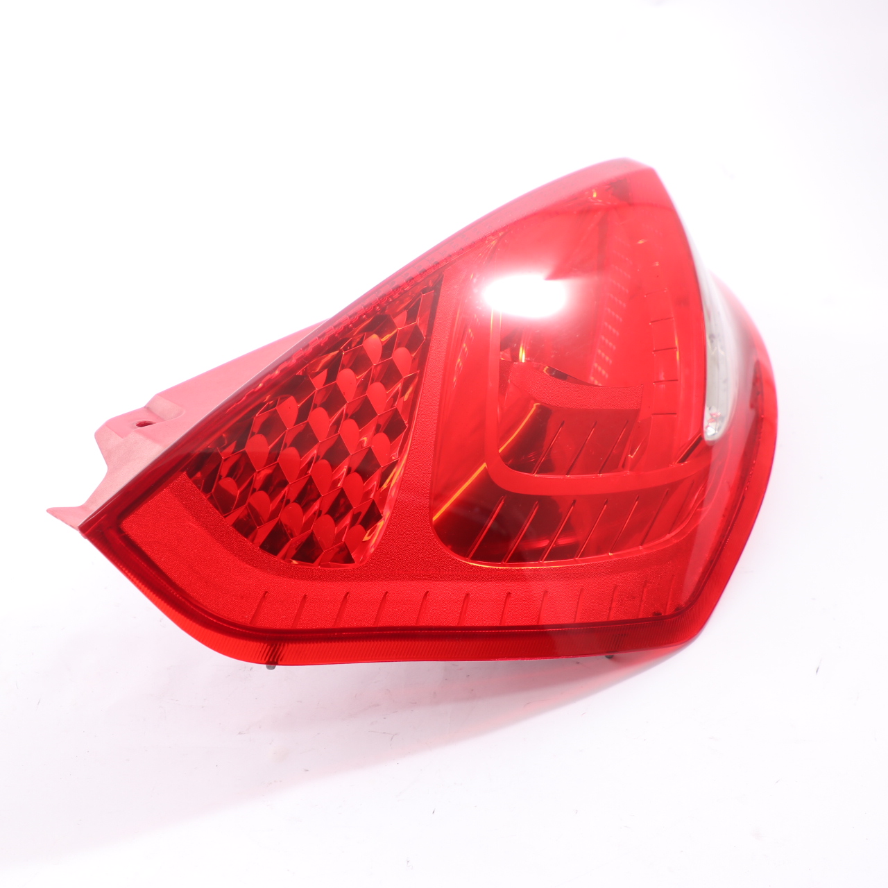 Ford Fiesta MK7 Lampa Lewy Tył Tylna 8A6113405A