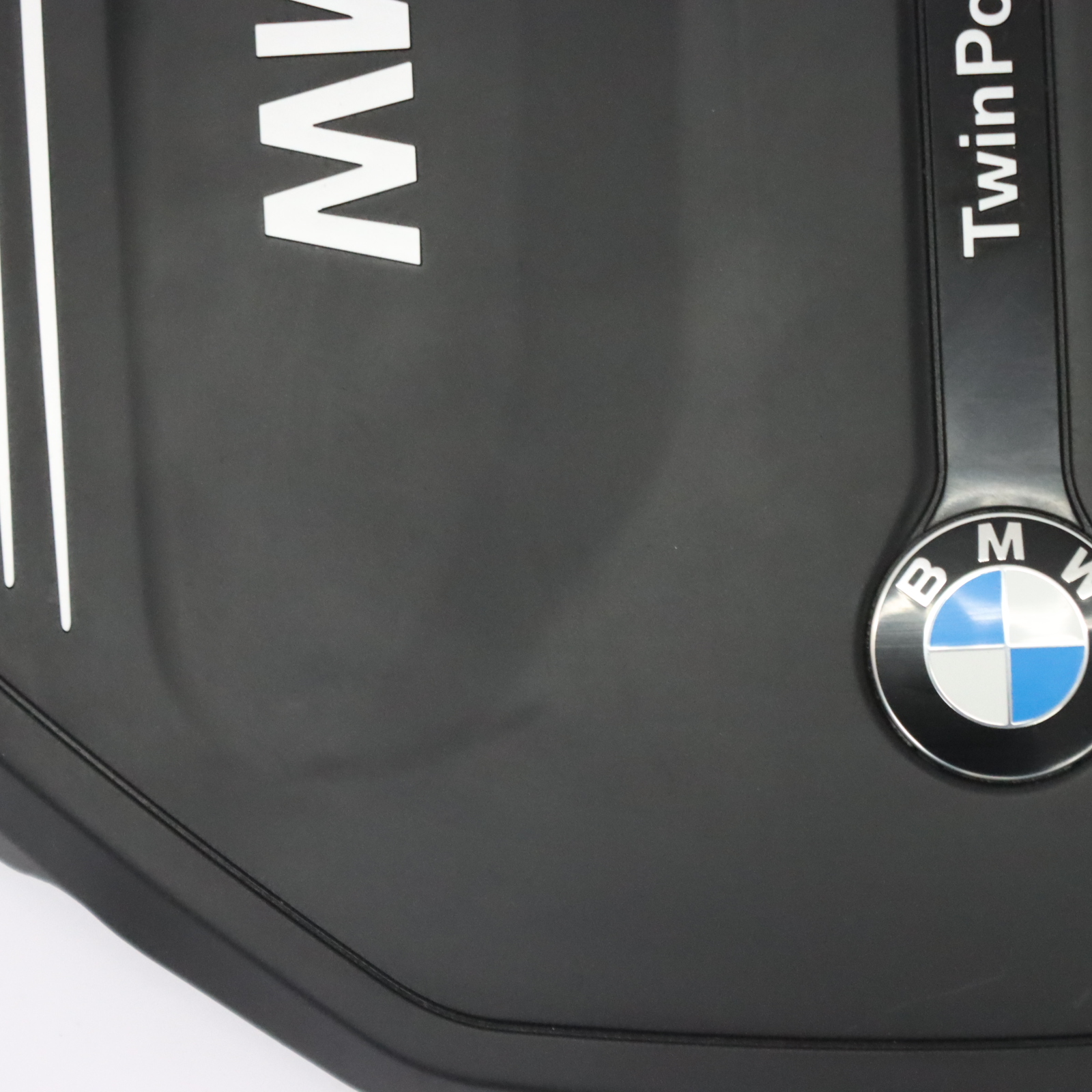 BMW F30 F31 F32 F33 F36 LCI G11 Pokrywa Osłona Silnika Benzyna B58 8616573