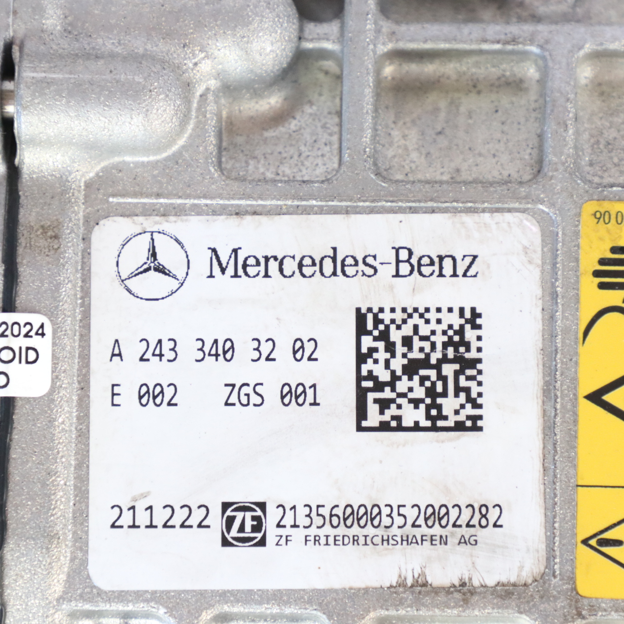 Mercedes EQA H243 350 4MATIC Silnik Elektryczny Tył Tylny A2433403202