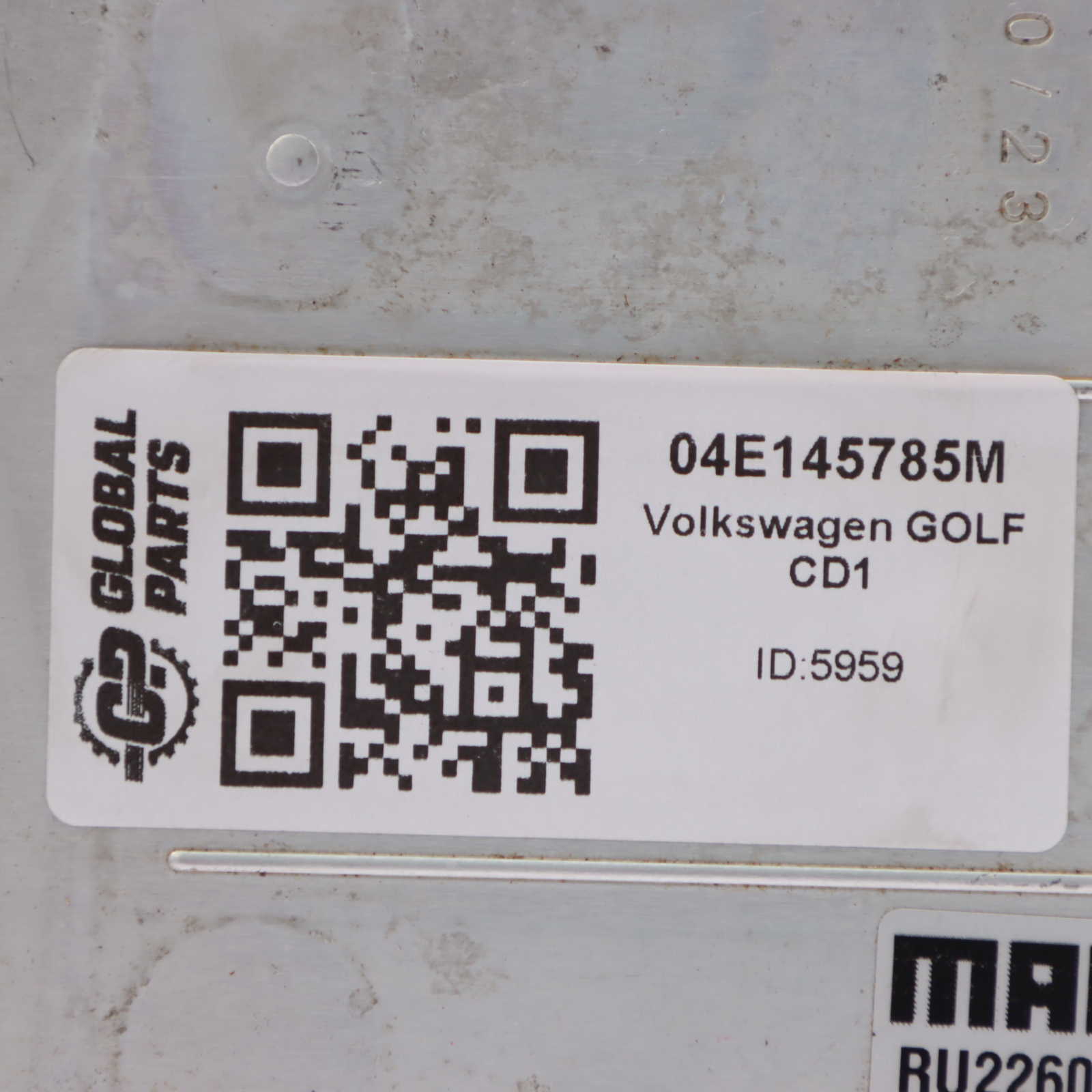 VW Volkswagen Golf 8 1.5 eTSI DFYA Chłodnica Powietrza 04E145785M