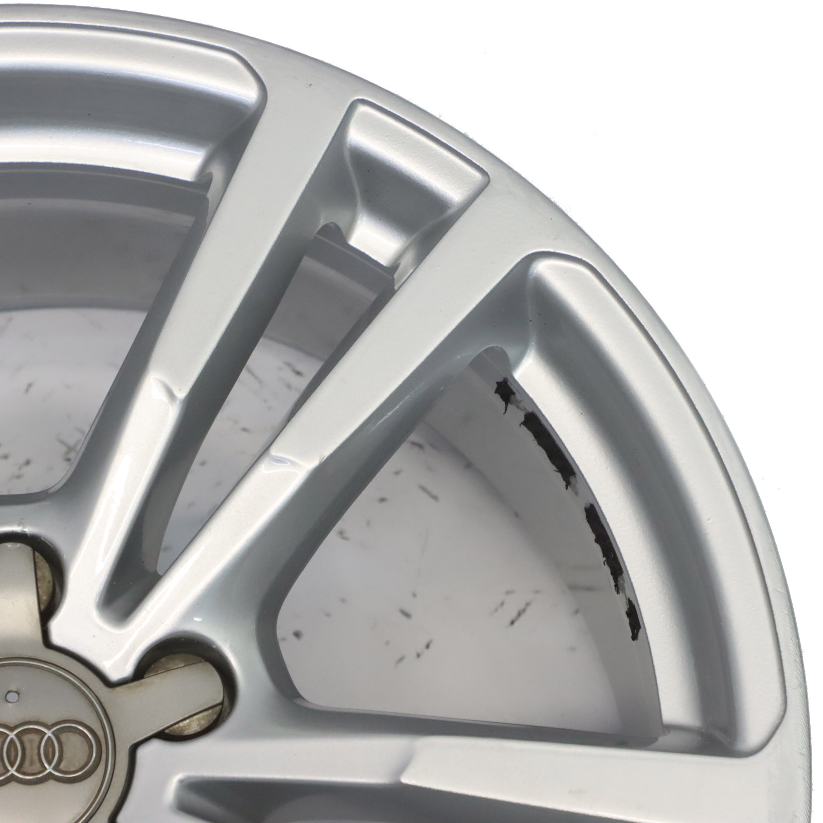 Audi A3 8V Srebrna Felga Aluminiowa 18" 8J ET46 8V0601025BC