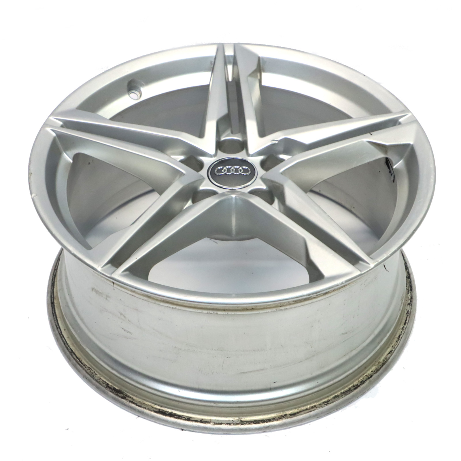 Audi A4 B9 Srebrna Felga Aluminiowa 18" 8J ET:40 8W0601025R