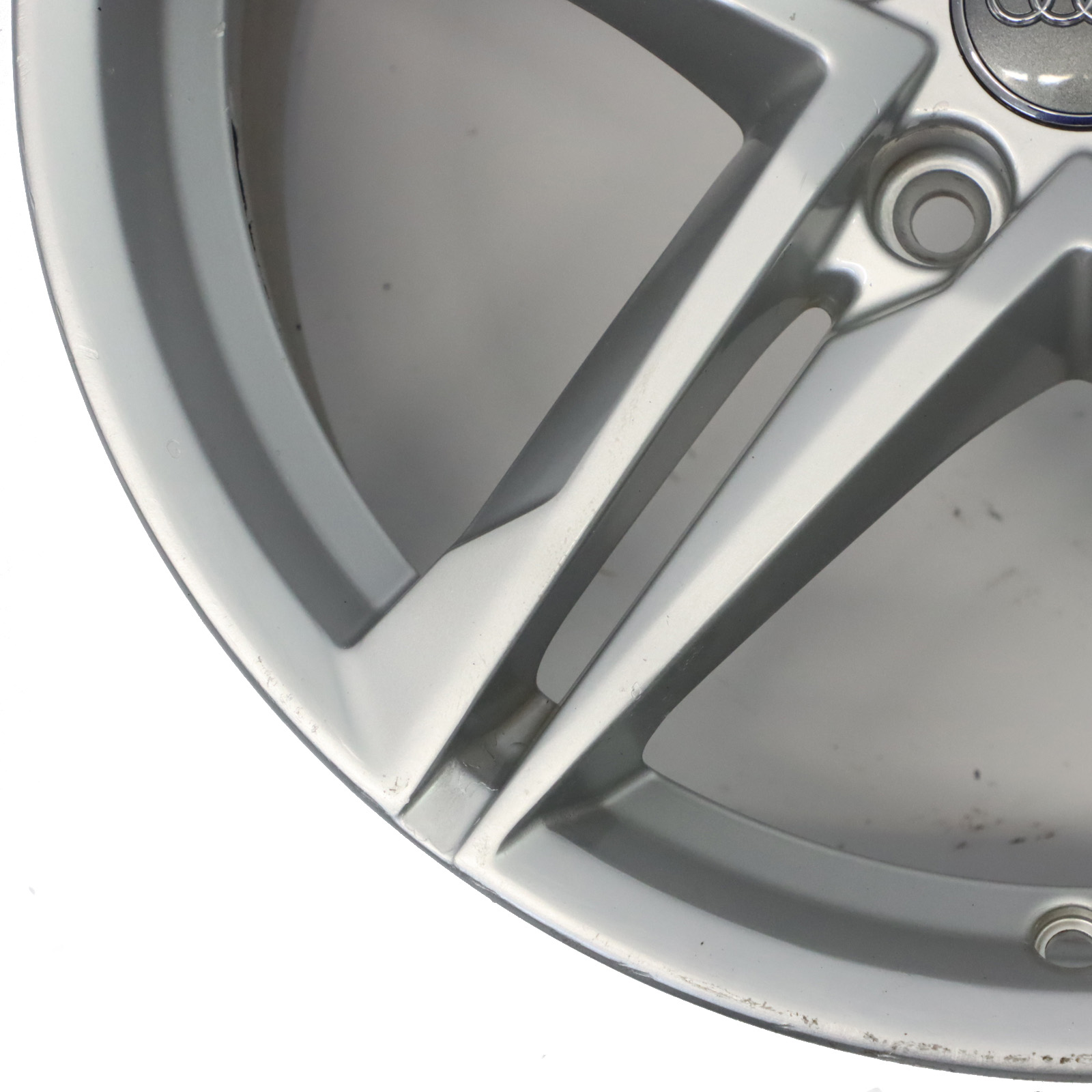 Audi A4 B9 Srebrna Felga Aluminiowa 18" 8J ET:40 8W0601025R