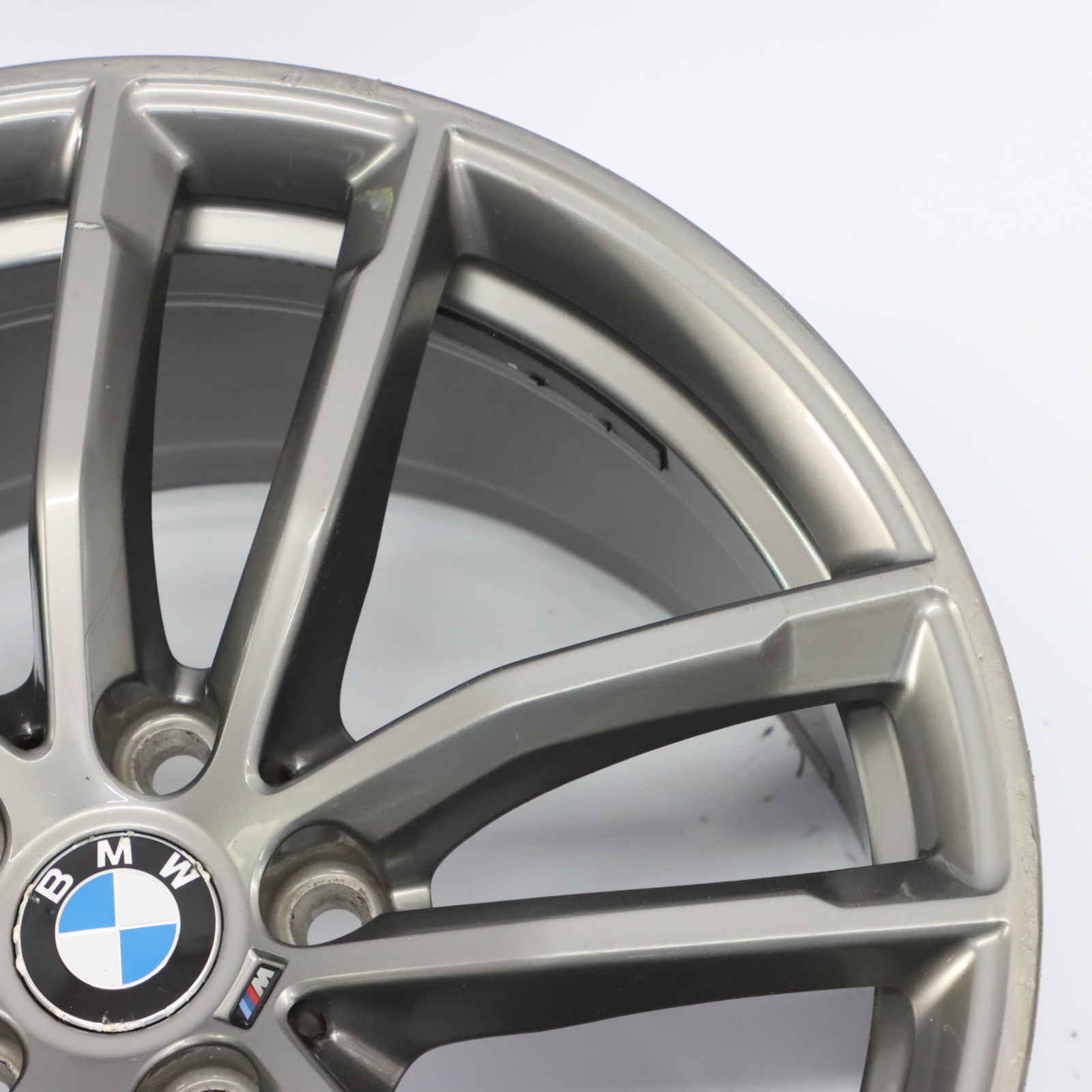 BMW G30 Tylna Felga Aluminiowa Ferric Szara 18" 9J ET:44 662M 8093406