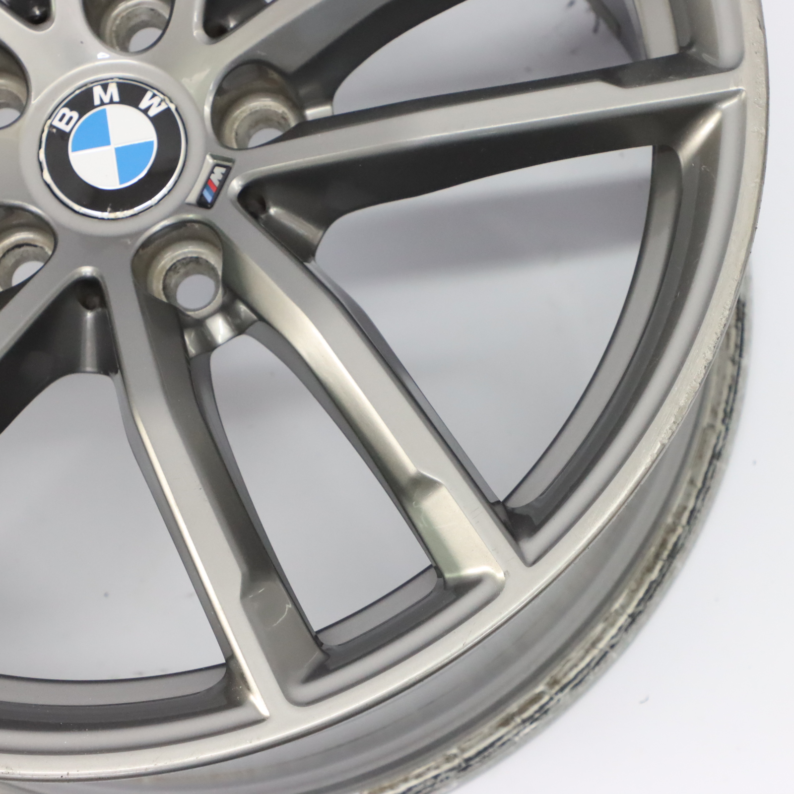 BMW G30 Tylna Felga Aluminiowa Ferric Szara 18" 9J ET:44 662M 8093406