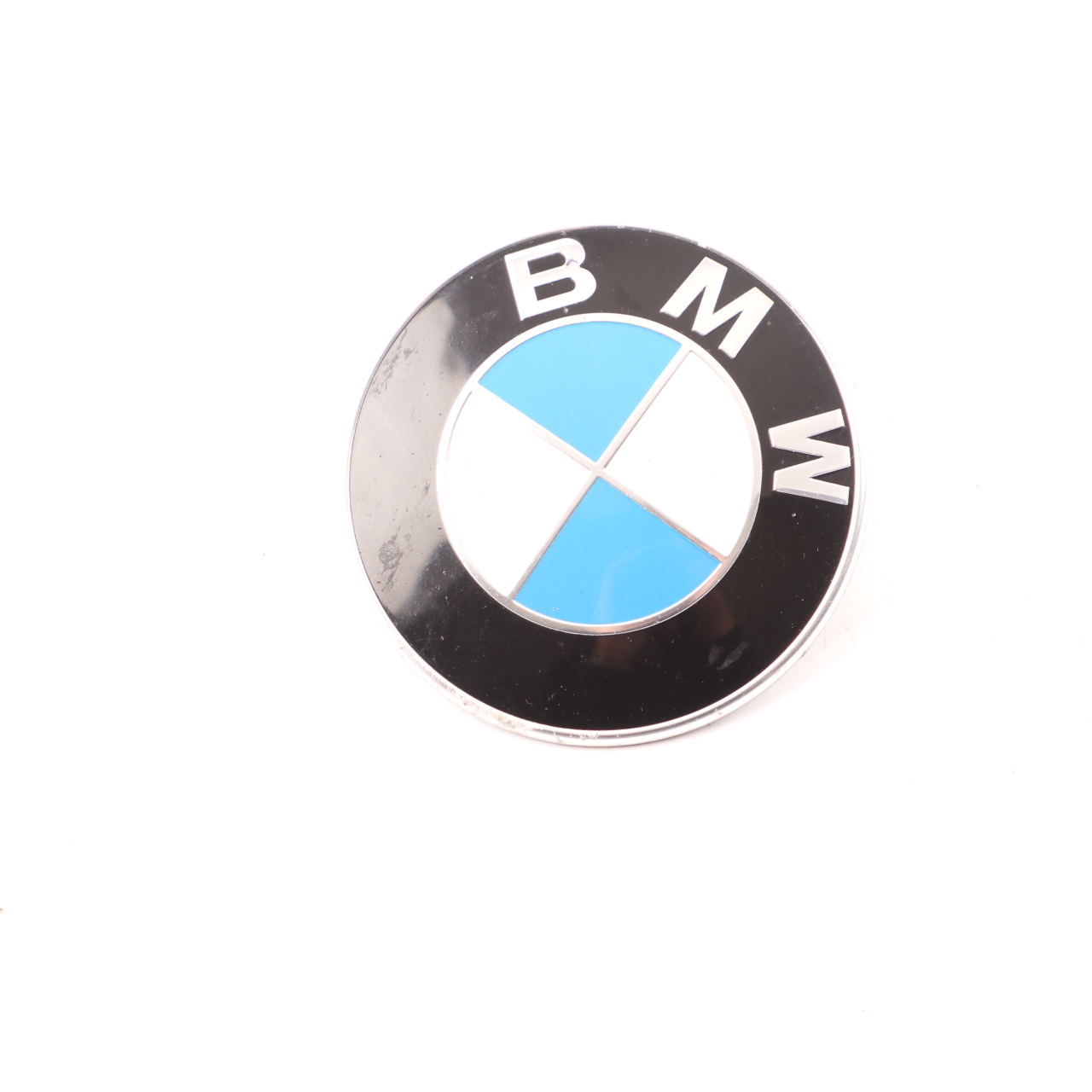 Emblemat na maskę BMW E81 E87 E90 E91 E92 E60 F10 Logo na bagażnik 8132375