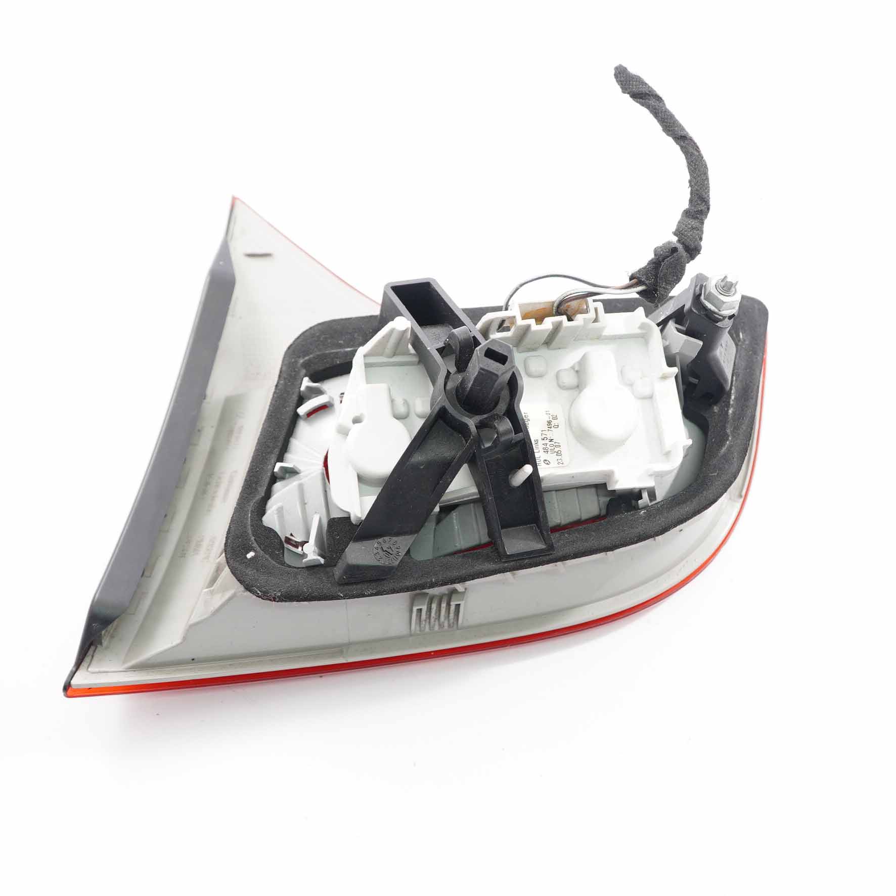 Audi A4 B7 Lampa Klapy Lewy Tył Tylna 8E9945094