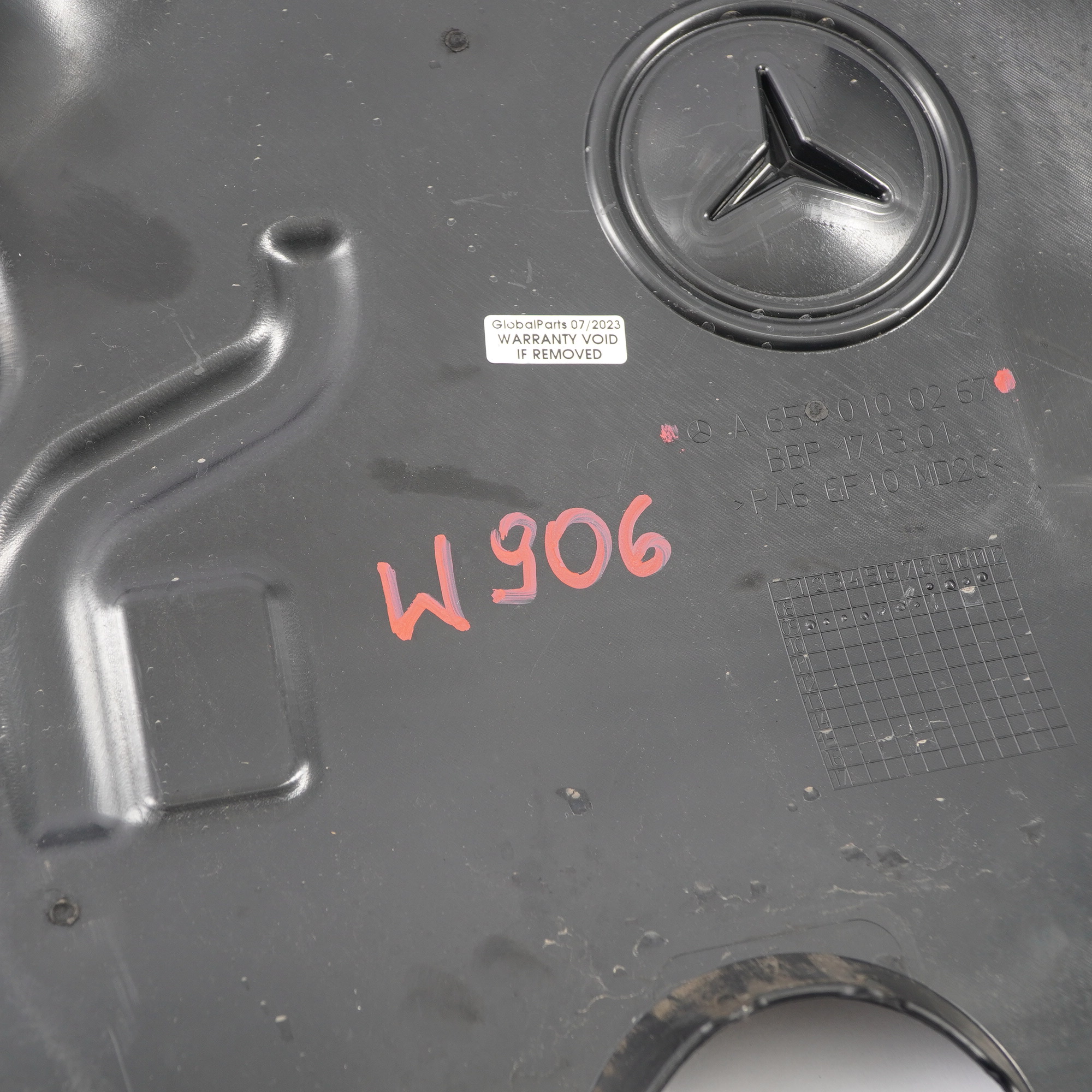 Mercedes W639 W906 OM651 Osłona Pokrywa Silnika